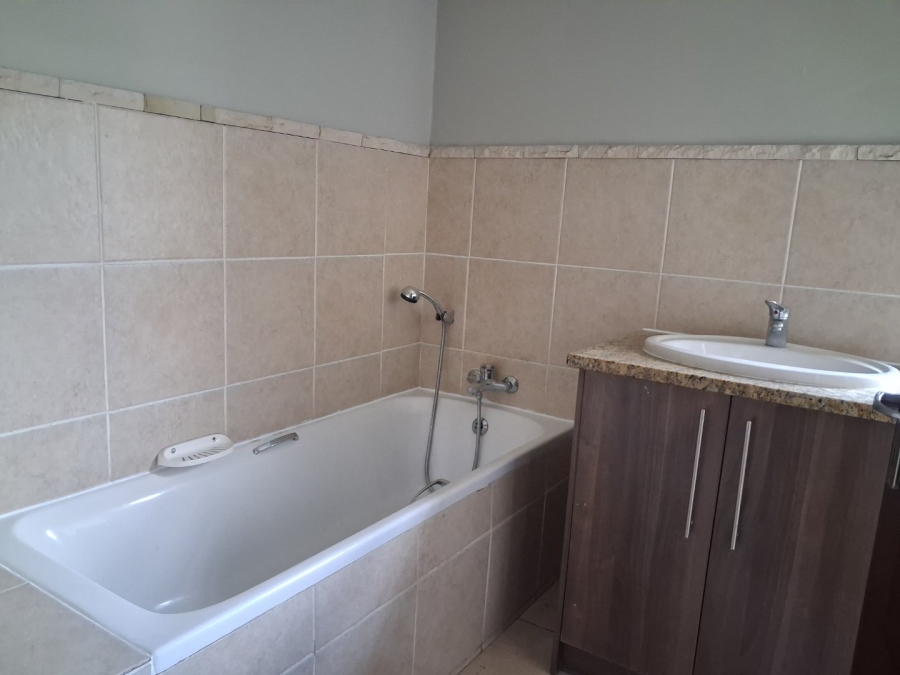 To Let 3 Bedroom Property for Rent in Hillside Free State